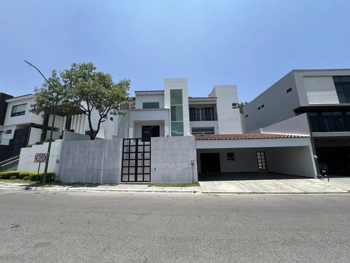 Casa en Renta en Sierra Alta, Monterrey, Nuevo León